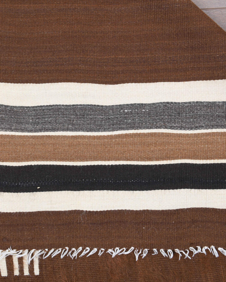 Theomira – vintage solid kilim for living room or bedroom, 4'7" x 5'11" (140x180 cm)