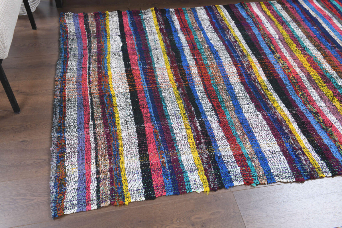 Handwoven flatweave wool kilim from Anatolia, Turkey – Kilim Handmade Vintage Rug 4'4" x 6'7"