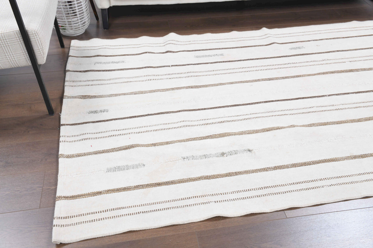 Stenanthe – vintage striped kilim for living room or bedroom, 4'8" x 8'2" (143x250 cm)