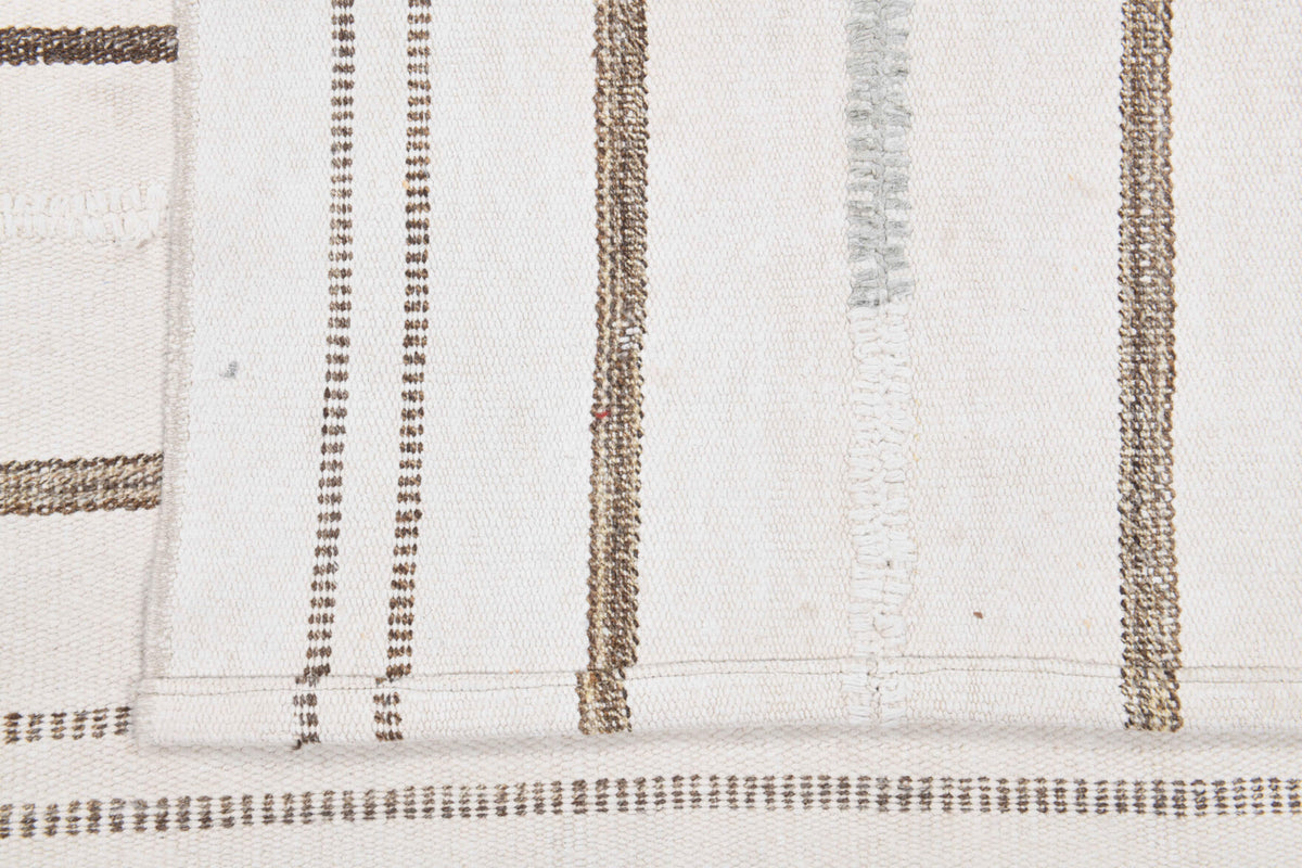 Hand-crafted Anatolian vintage kilim Stenanthe in wool, 1960s