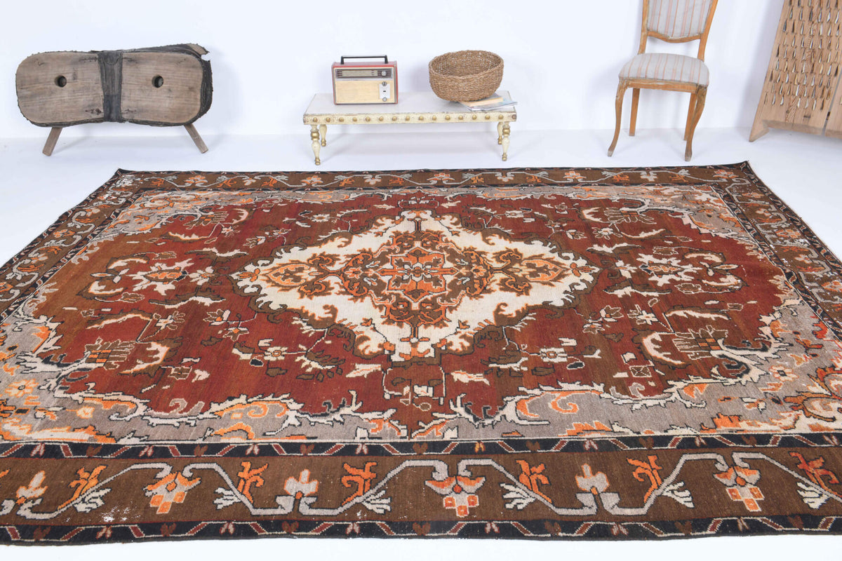 Silanaz rug: 1970s handmade Anatolian rug with oriental motifs and cotton backing