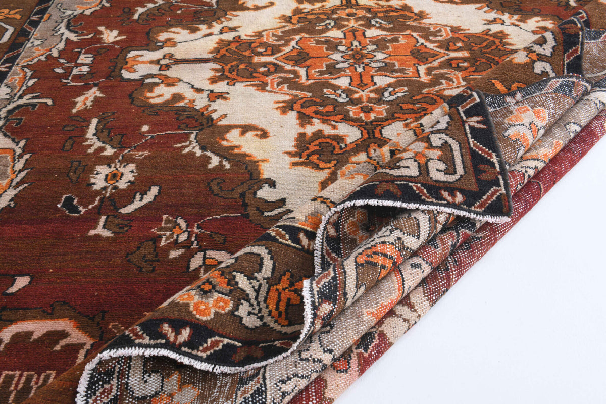 Authentic Anatolian vintage area rug (1970s) with oriental design – one-of-a-kind at Fame Rugs