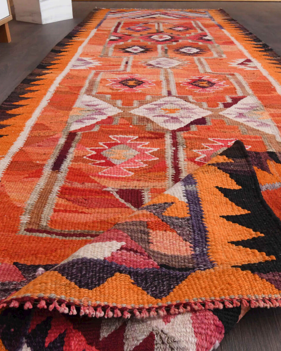Hand-crafted Anatolian vintage kilim runner Karanfilperver in wool, 1960s