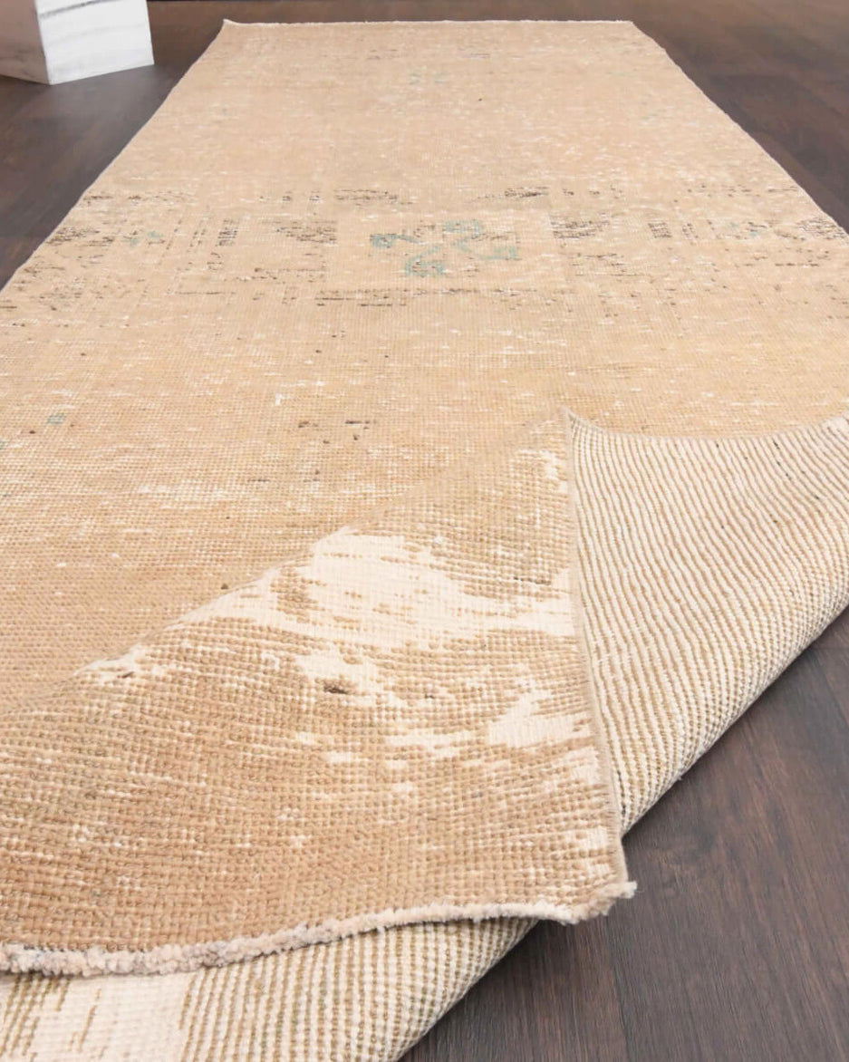 Hand-crafted Anatolian vintage runner Eirenephile in wool, 1970s