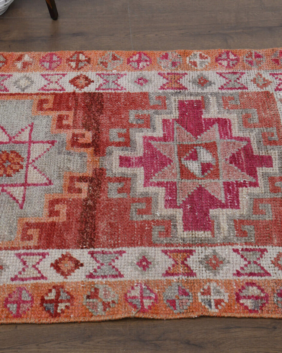 Merve – vintage oriental runner for living room or hallway, 2'2" x 6'11" (65x210 cm)