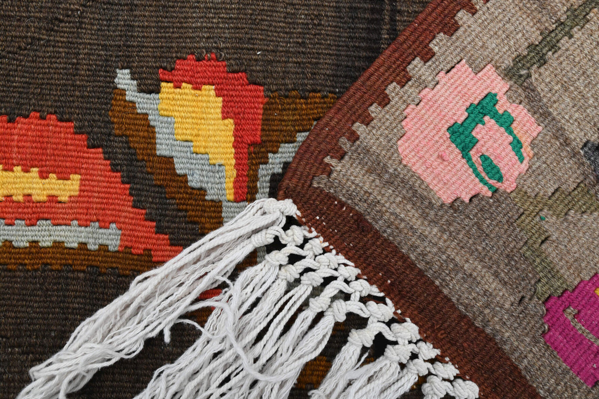 Hand-crafted Anatolian vintage kilim Altinperi in wool, 1960s