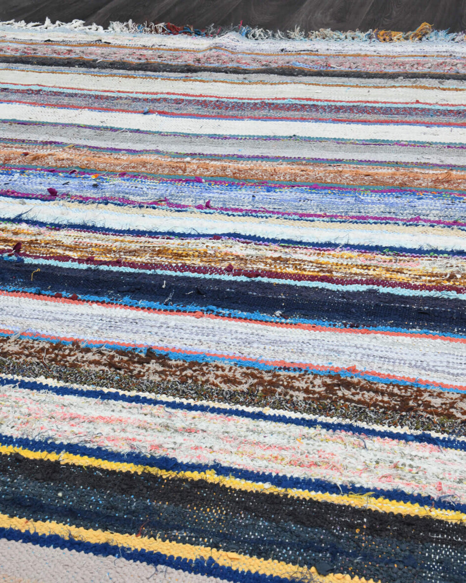 Akikdeniz kilim: 1960s handwoven flatweave Anatolian kilim with oriental motifs