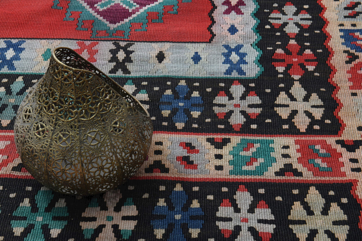 Hand-crafted Anatolian vintage kilim Aglaophone in wool, 1960s
