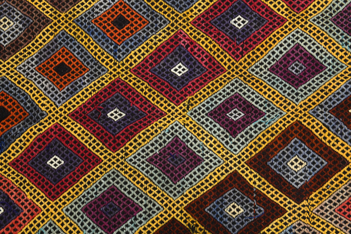 Authentic Anatolian vintage kilim rug (1960s) with ikat design – one-of-a-kind at Fame Rugs