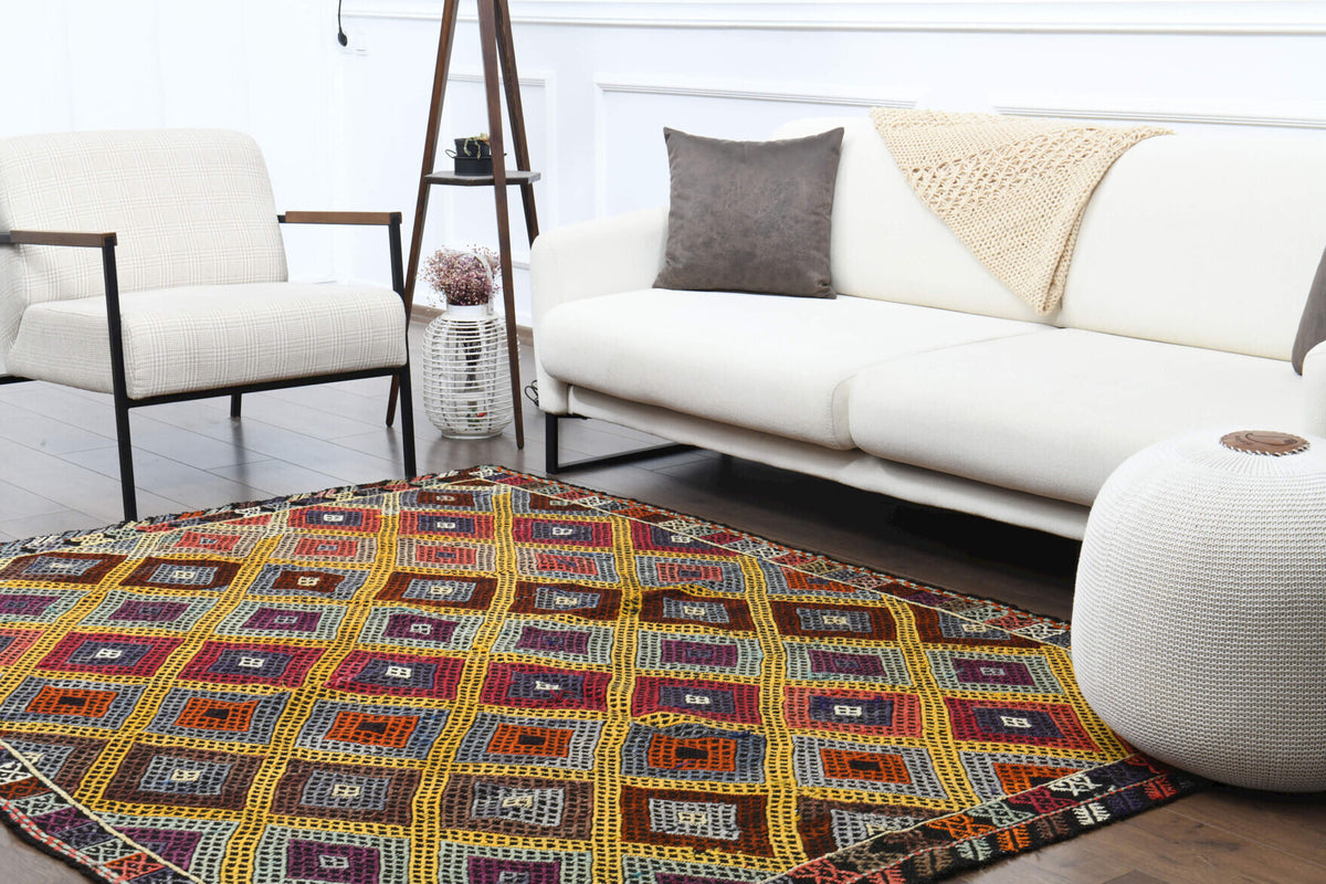 Handwoven flatweave wool kilim from Anatolia, Turkey – Vintage Kilim Rug 5'9" x 7'8"