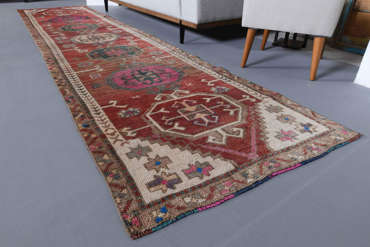 Authentic Anatolian vintage runner rug (1970s) with oriental design – one-of-a-kind at Fame Rugs