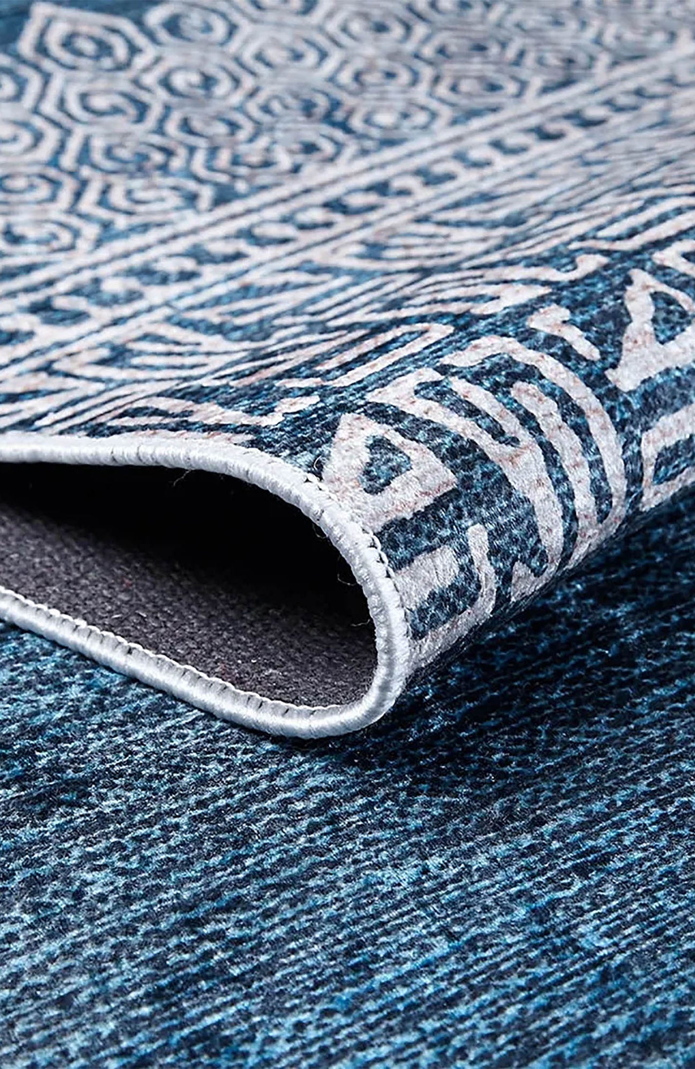 Adalynn Turkish Ethnic Kilim Geometric Rug