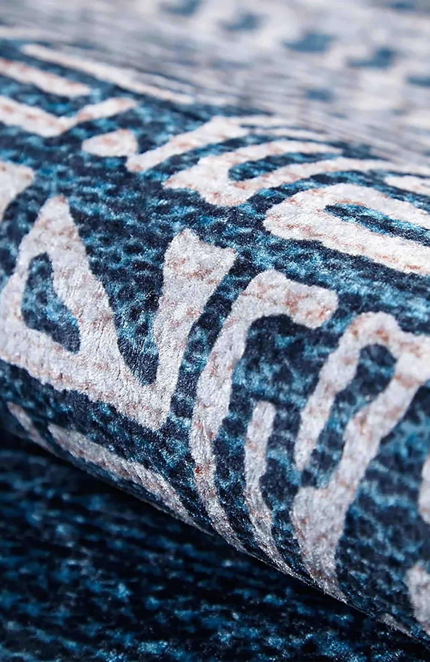 Adalynn Turkish Ethnic Kilim Geometric Rug