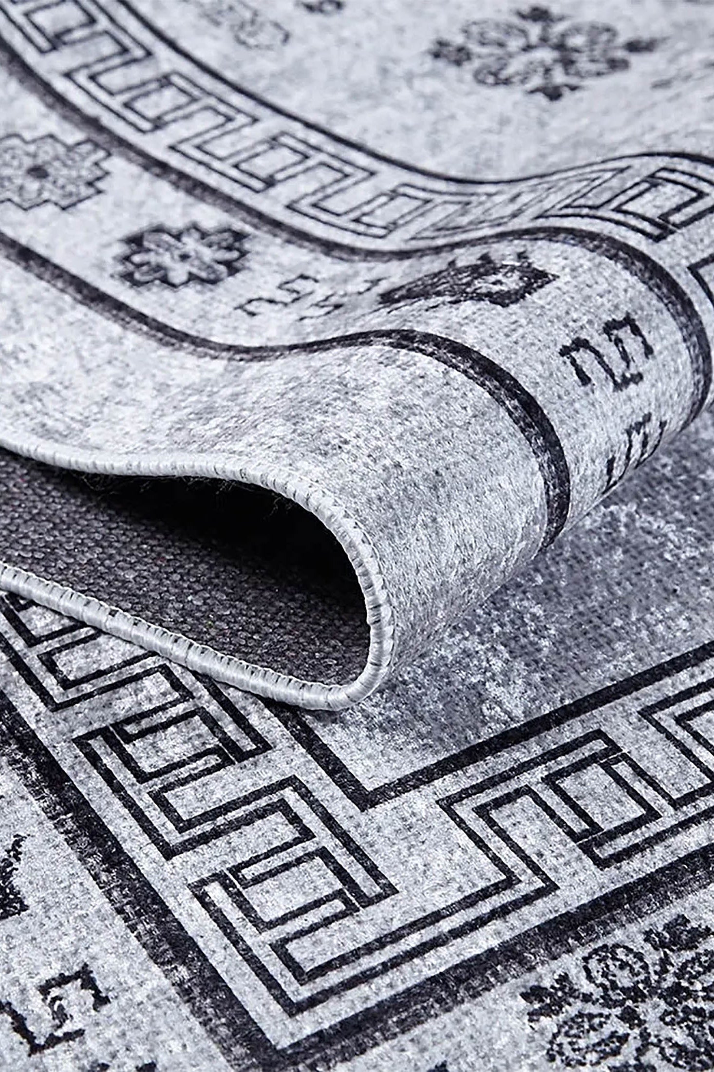 Aitana Turkish Oriental Medallion Geometric Rug