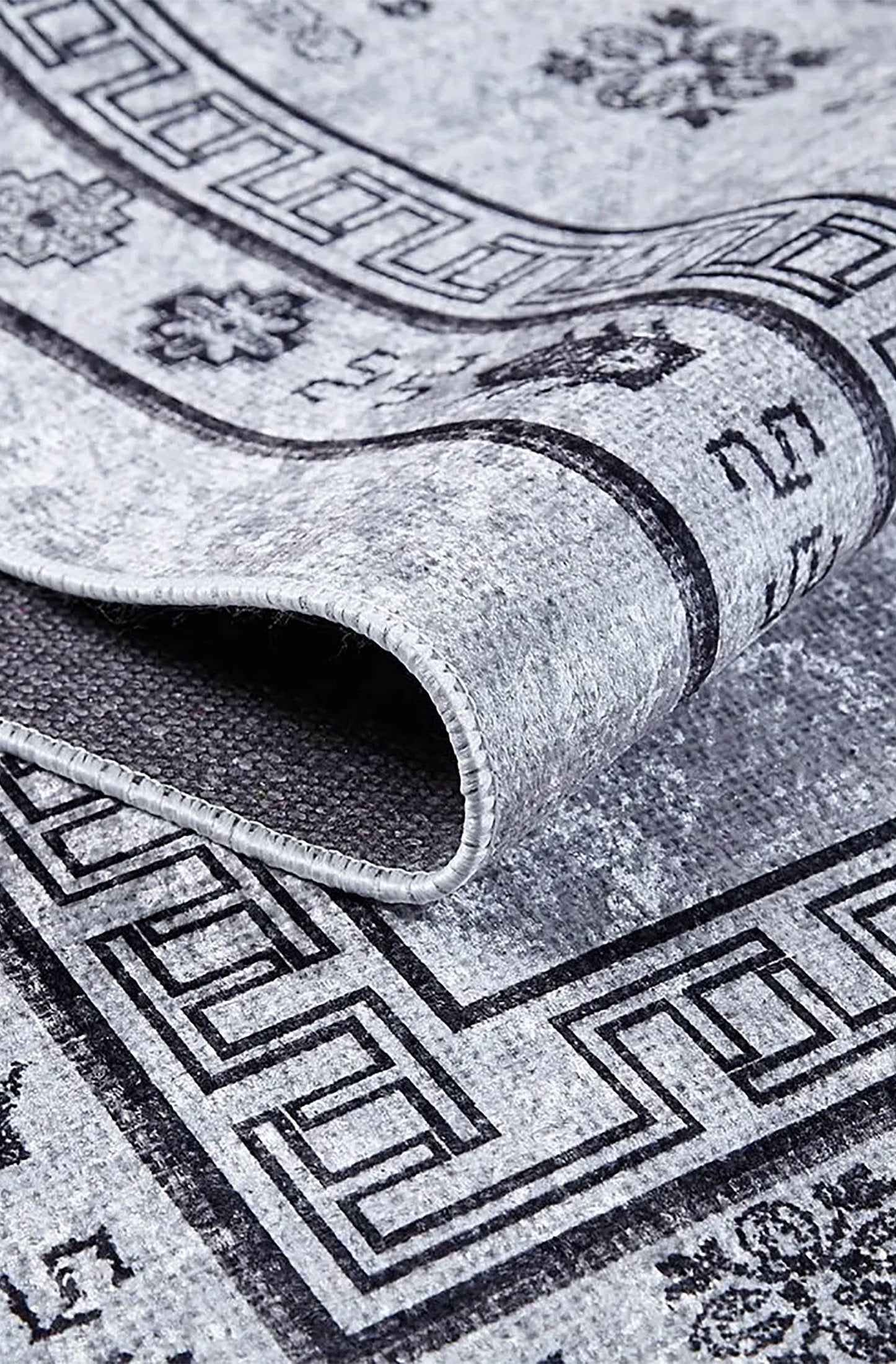 Aitana Turkish Oriental Medallion Geometric Rug