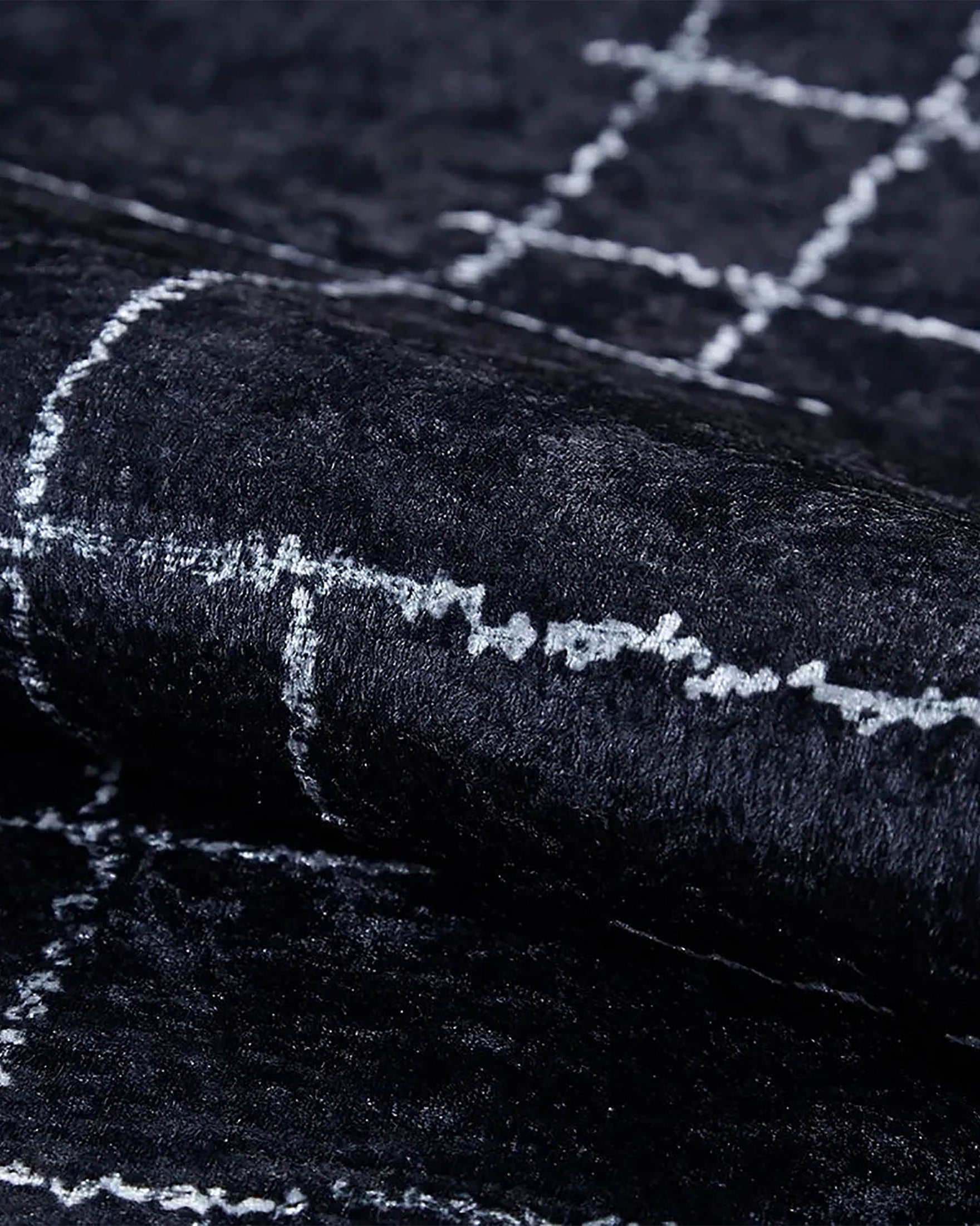 Danna Trellis Geometric Luxury Black White Rug