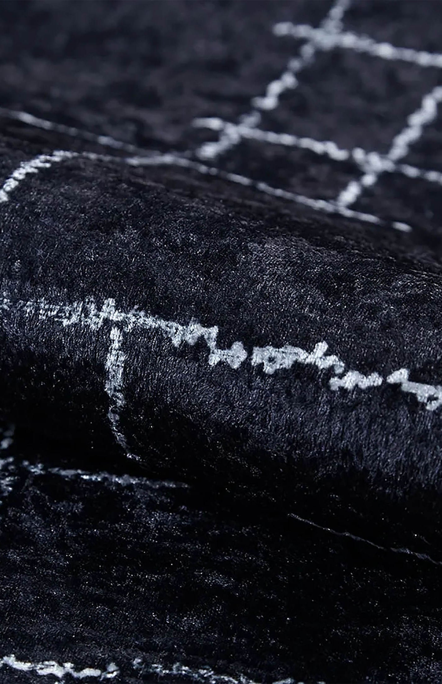 Danna Trellis Geometric Luxury Black White Rug