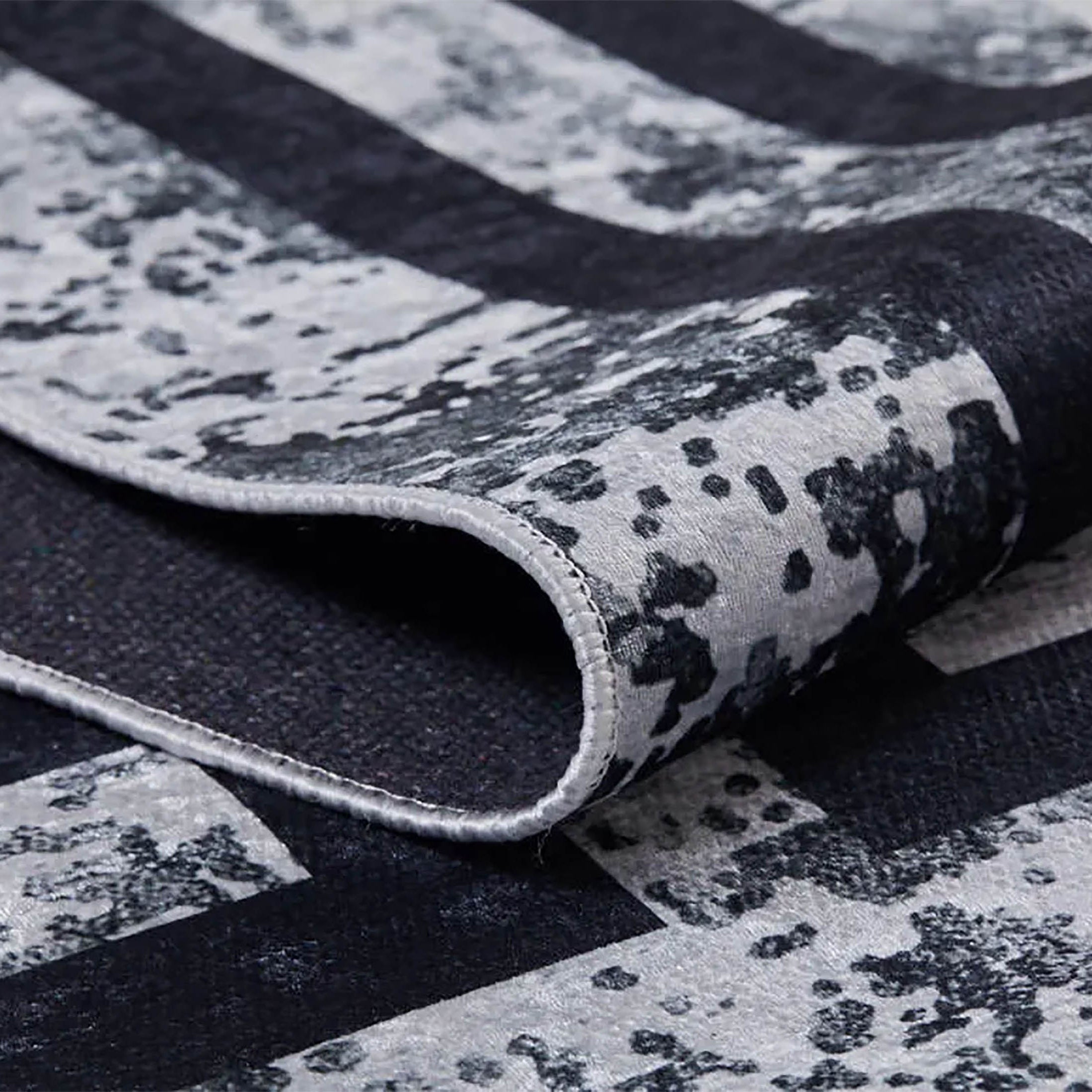 Anastasia Geometric Greek Key Border Rug