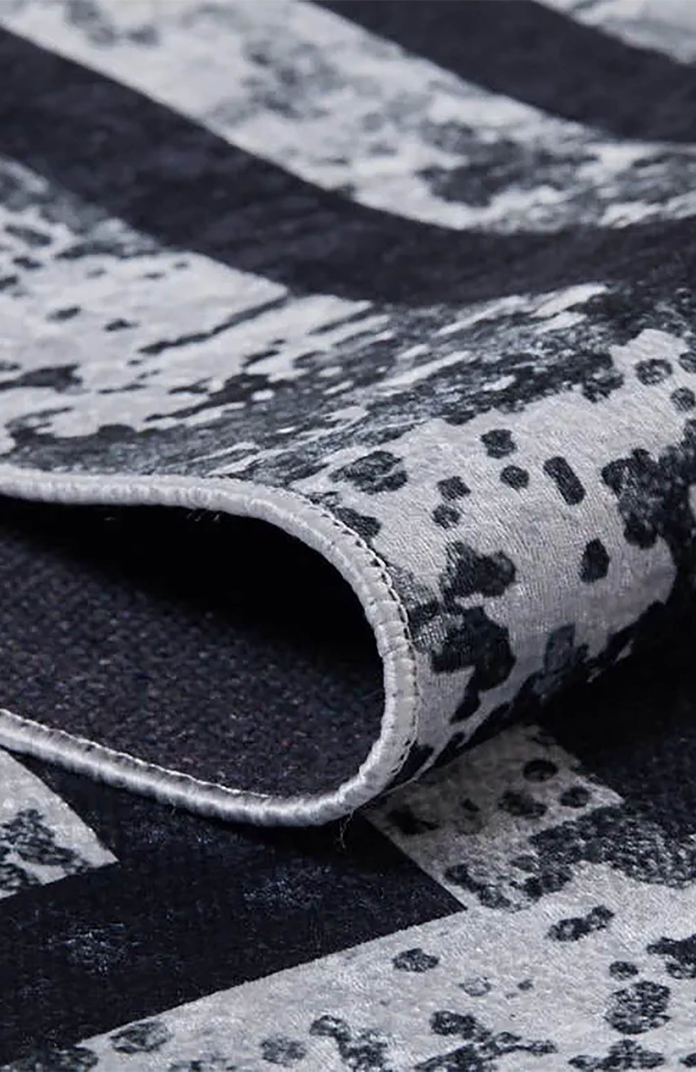 Anastasia Geometric Greek Key Border Rug