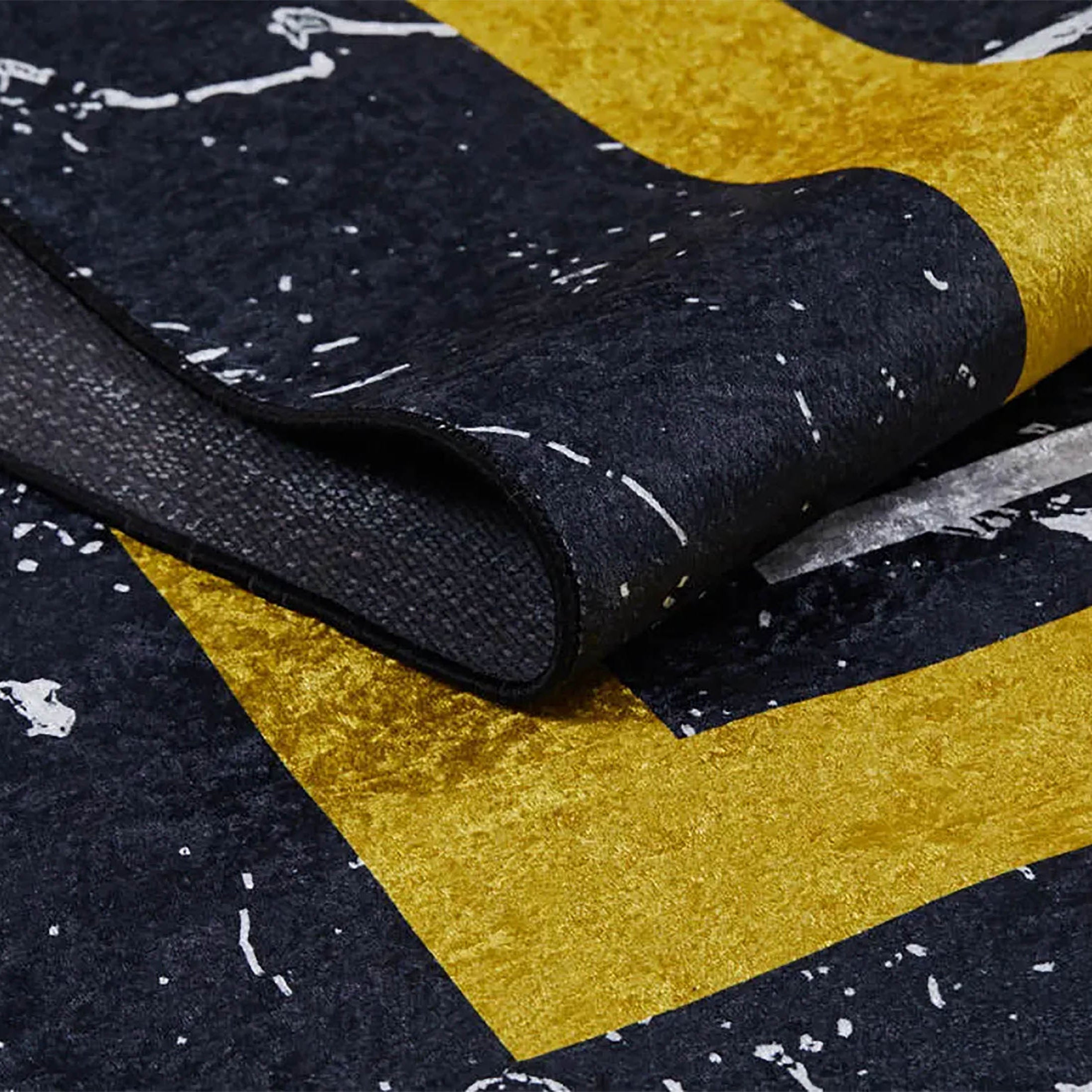 Wren Geometric Marble Border Modern Rug