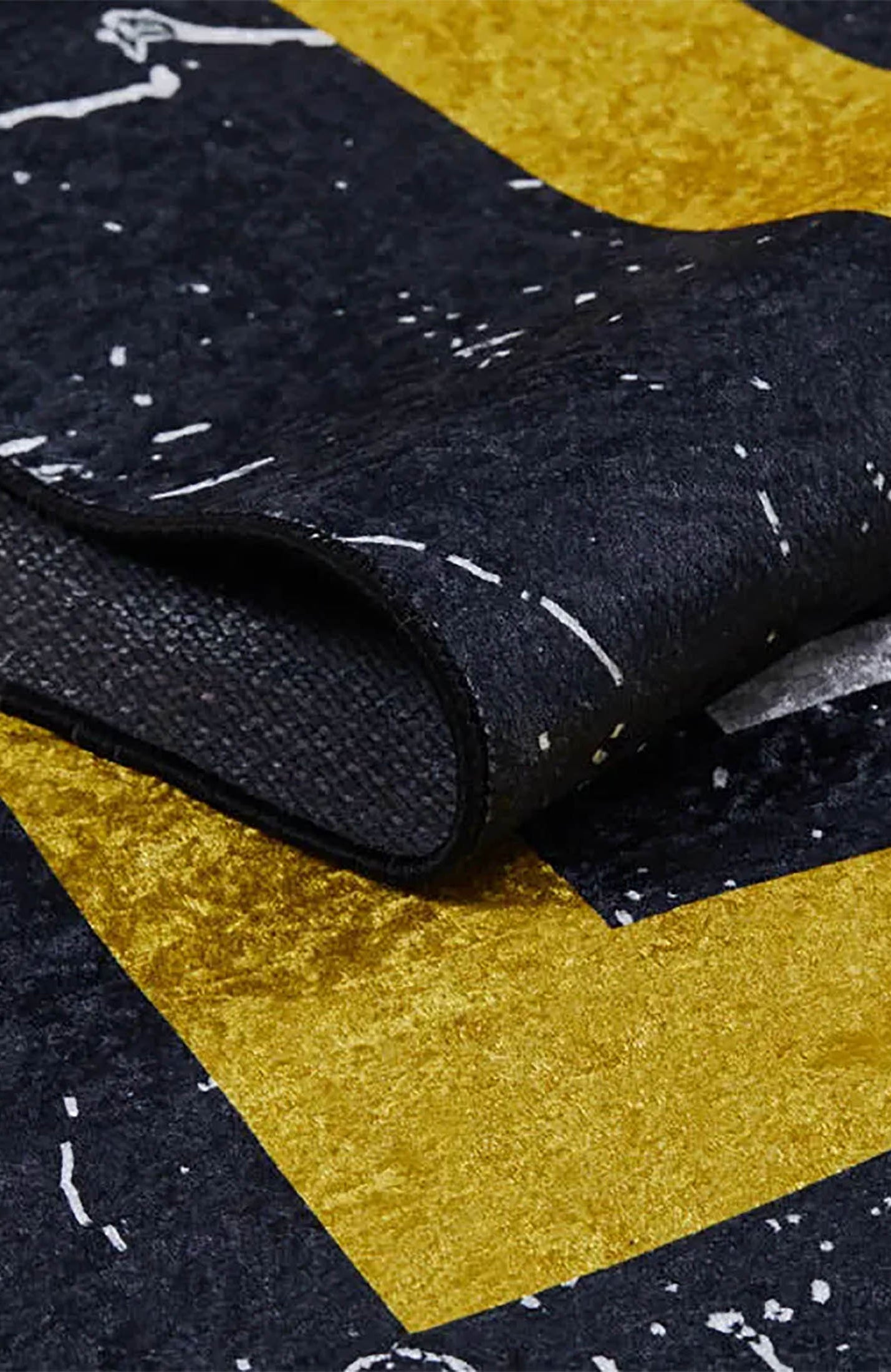 Wren Geometric Marble Border Modern Rug