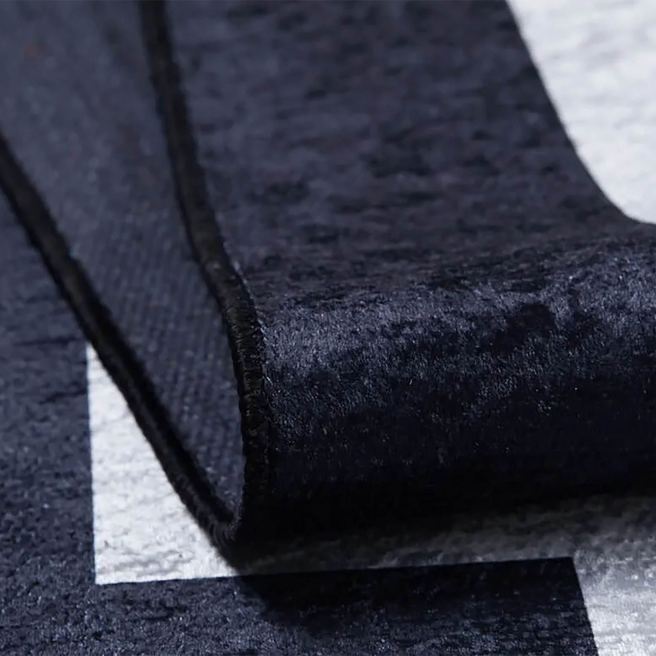 Kinsley Geometric Black Rug