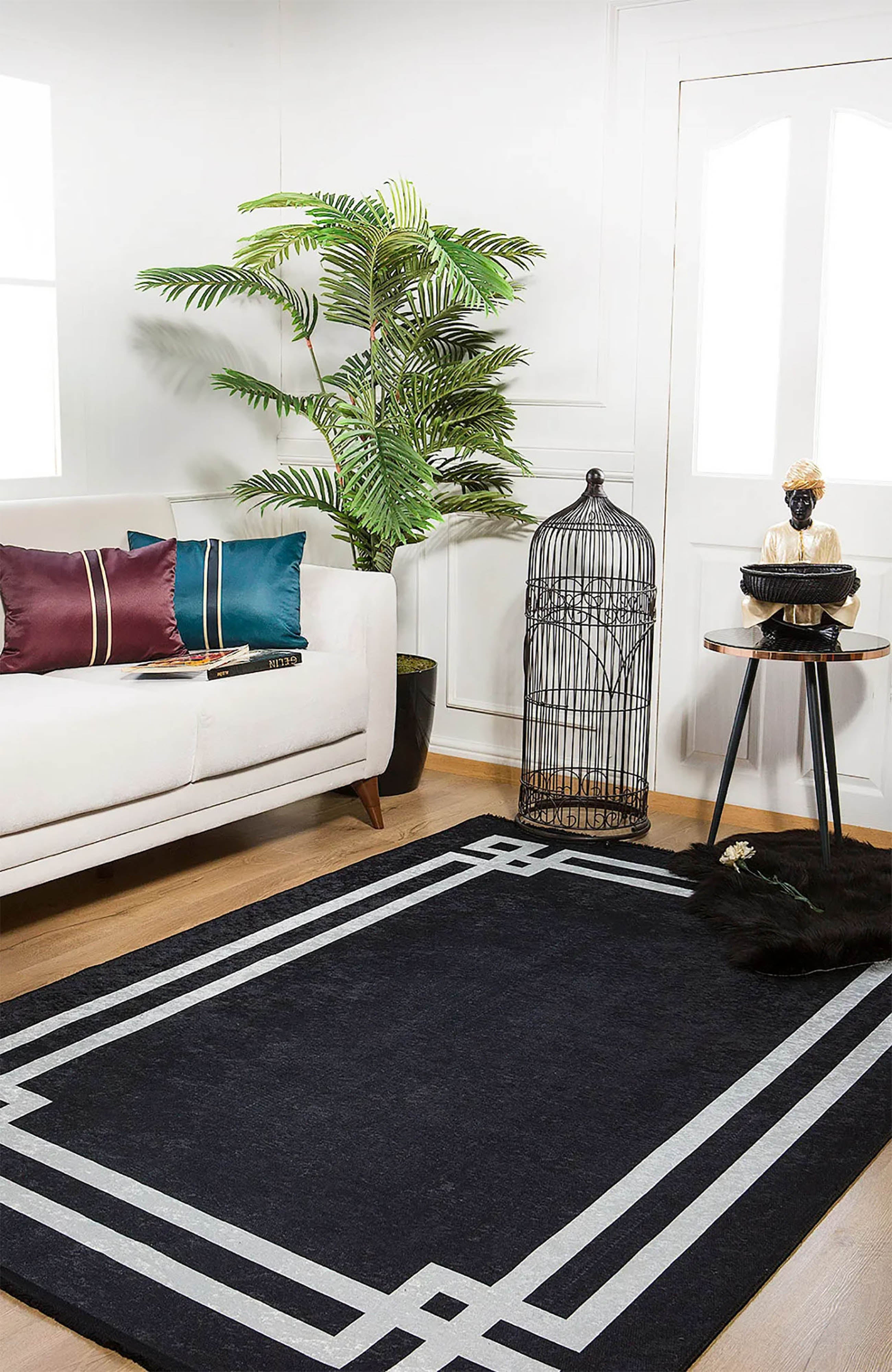 Kinsley Geometric Black Rug