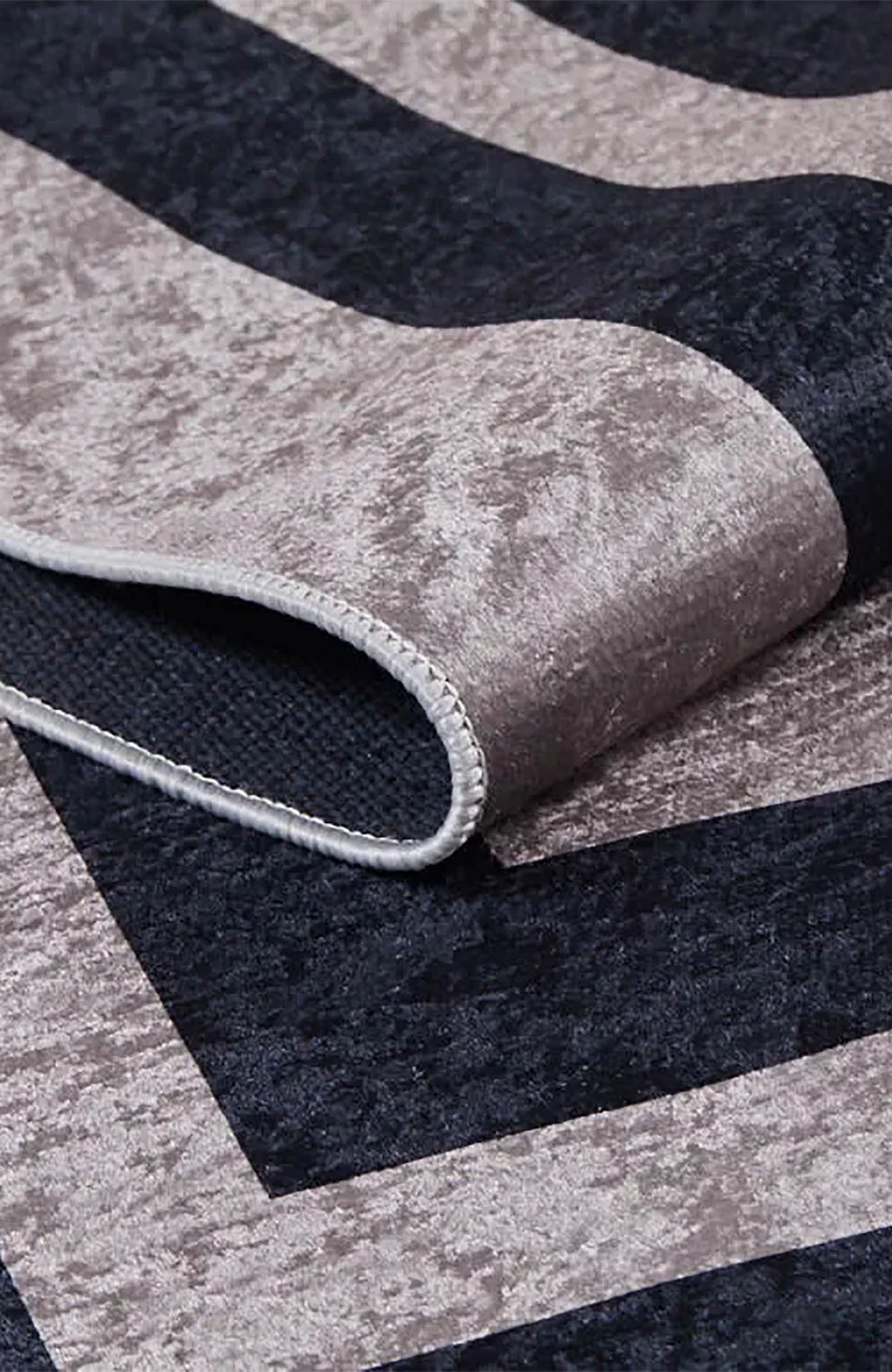 Hailey Geometric Design Luxury Rug