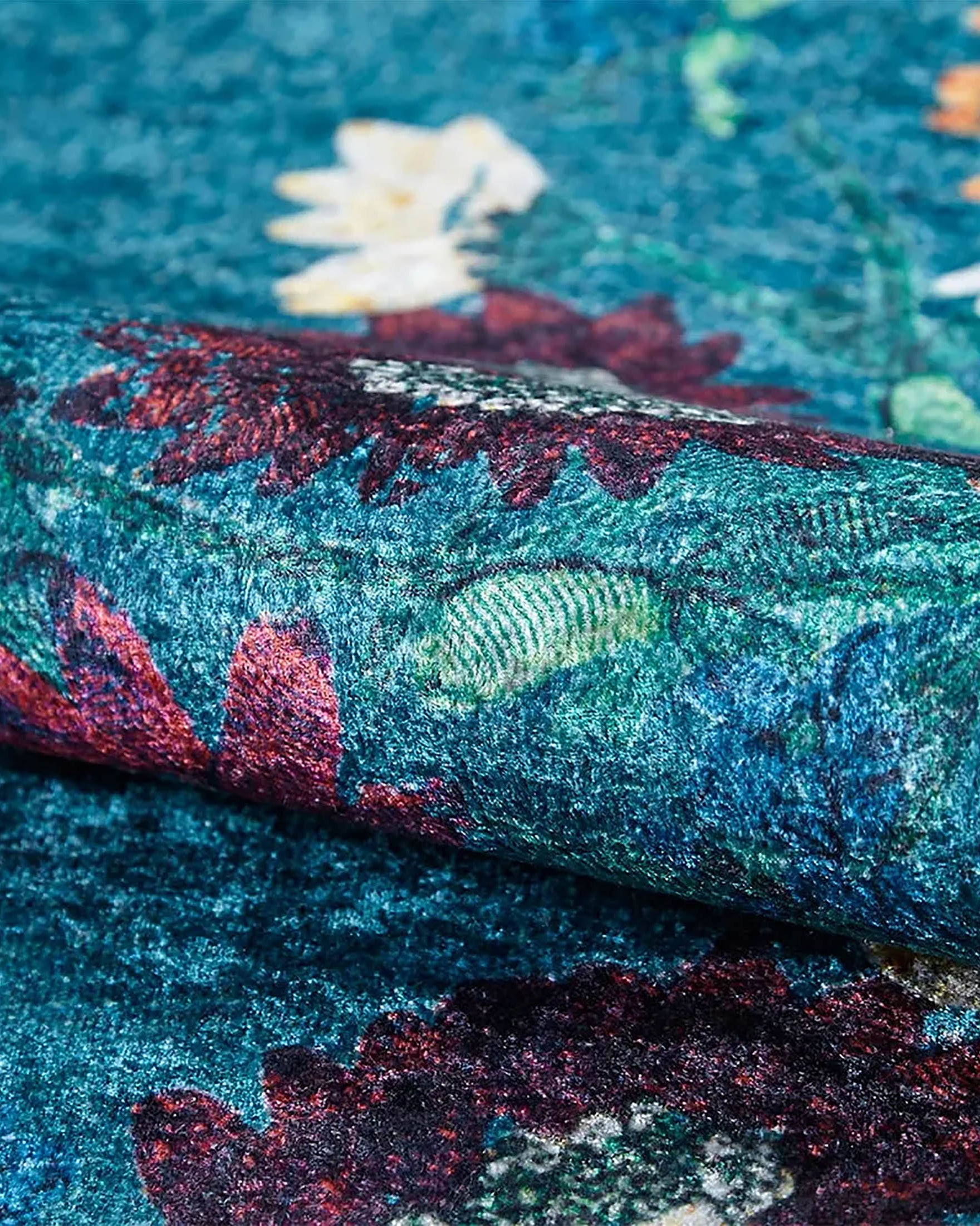 Aadhya Turkish Green Rose Decorative Floral Rug