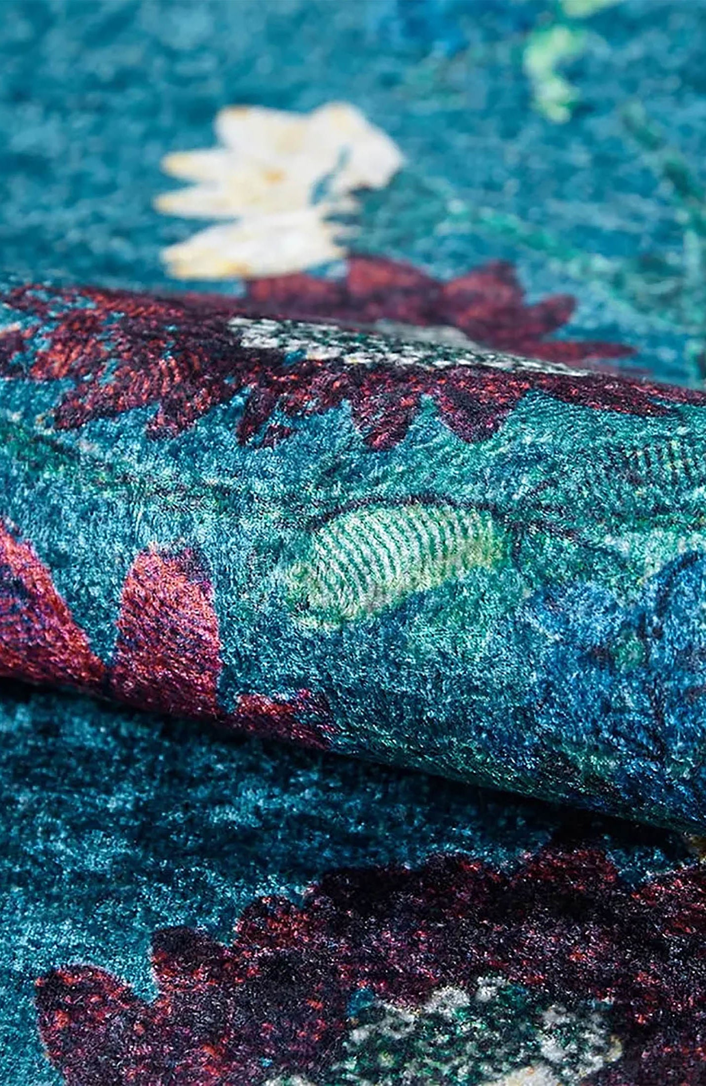 Aadhya Turkish Green Rose Decorative Floral Rug