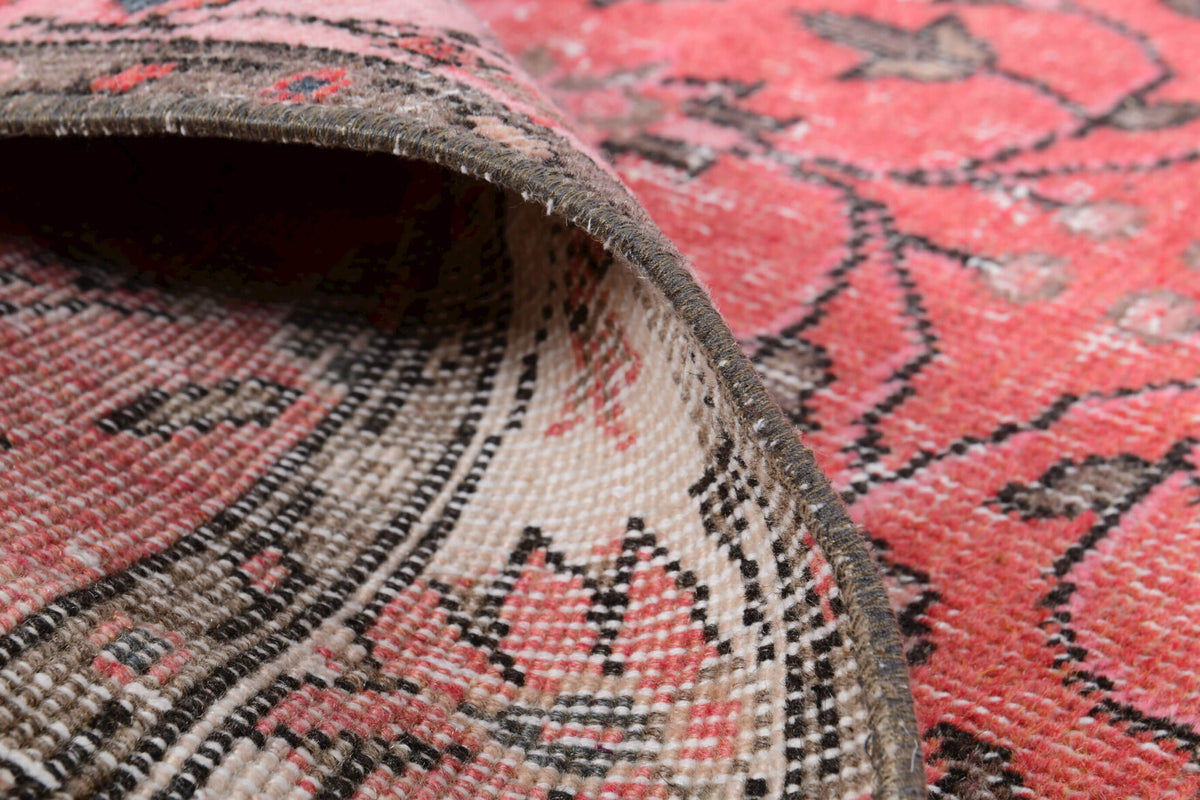 Authentic Anatolian vintage area rug (1970s) with floral design – one-of-a-kind at Fame Rugs