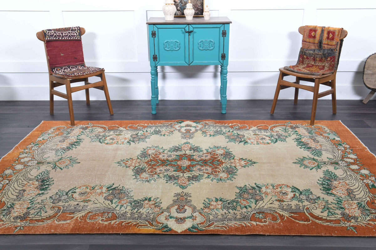 Gulara rug: 1970s handmade Anatolian rug with oriental motifs and cotton backing