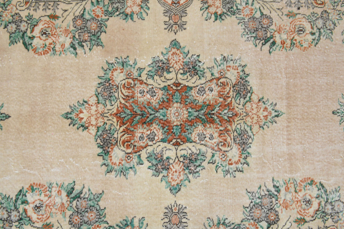 Authentic Anatolian vintage area rug (1970s) with oriental design – one-of-a-kind at Fame Rugs