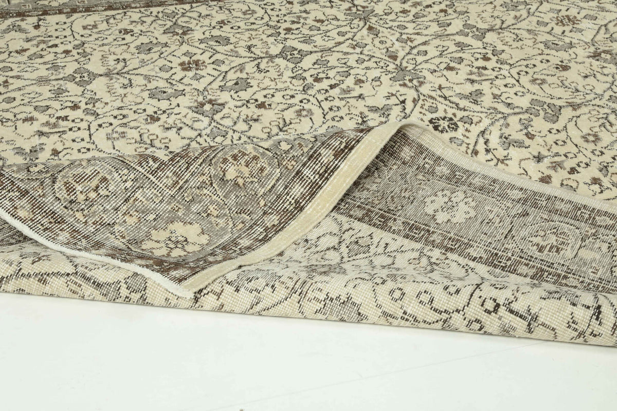 Authentic Anatolian vintage area rug (1970s) with floral design – one-of-a-kind at Fame Rugs