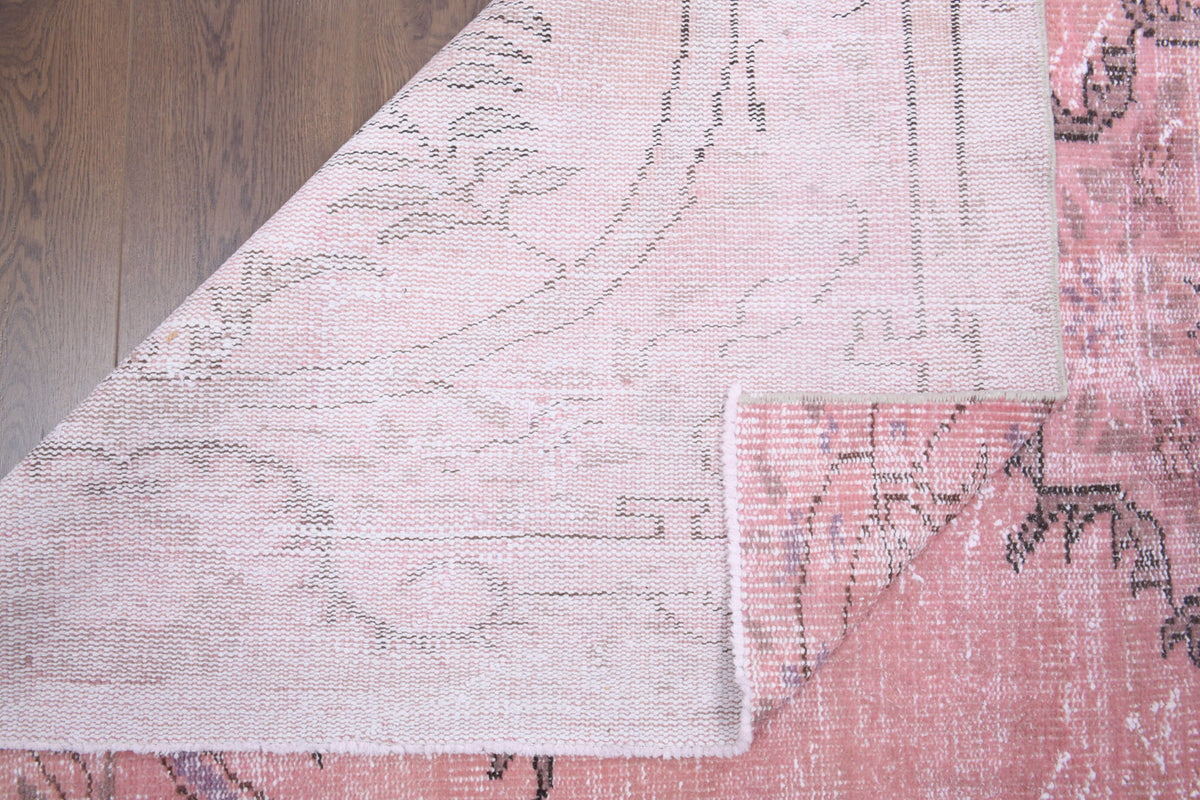 Altinaz rug: 1970s handmade Anatolian rug with oriental motifs and cotton backing