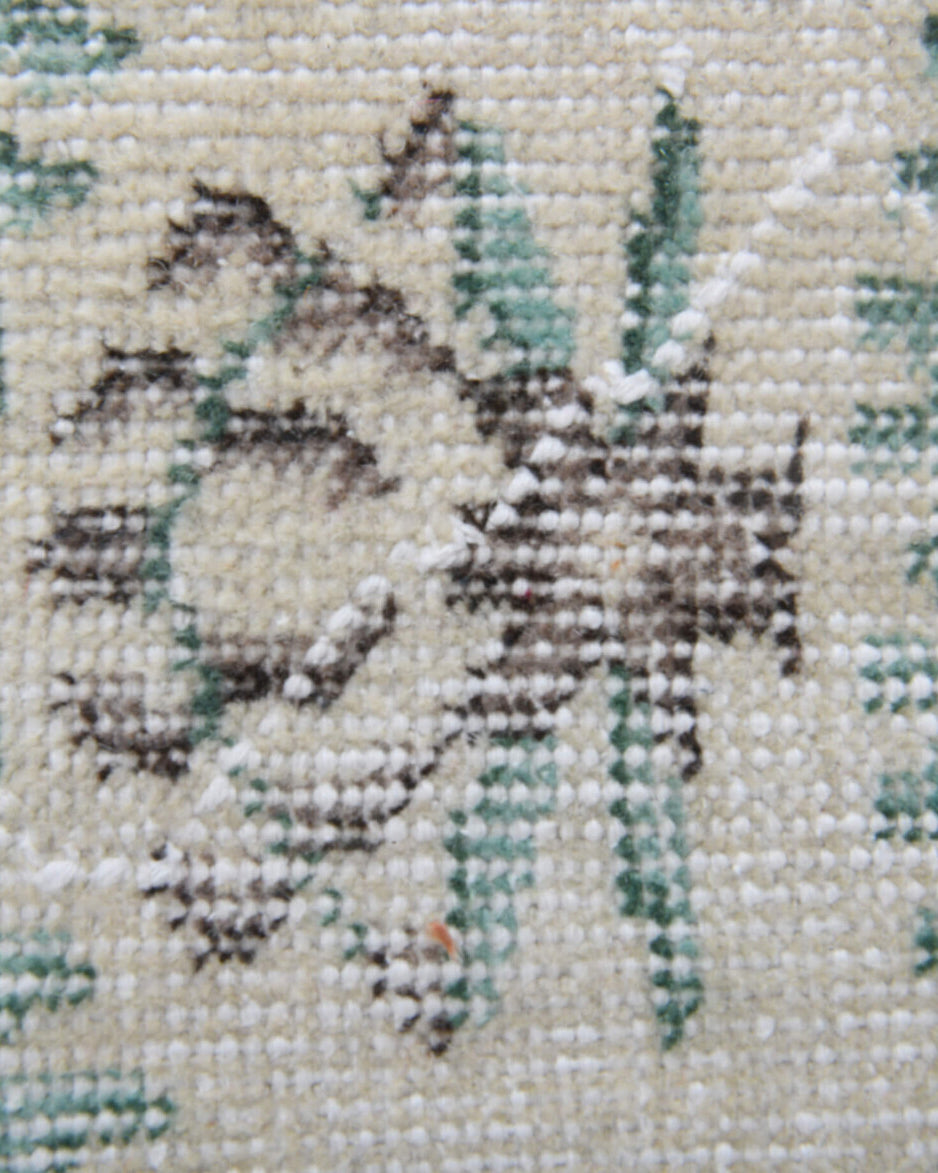 Handmade wool rug from Anatolia, Turkey – Vintage Area Rug 5'5" x 9'1"