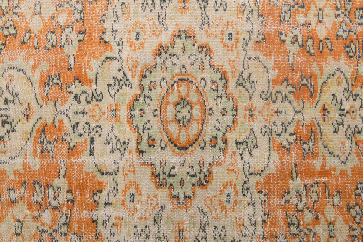 Authentic Anatolian vintage area rug (1970s) with medallion design – one-of-a-kind at Fame Rugs