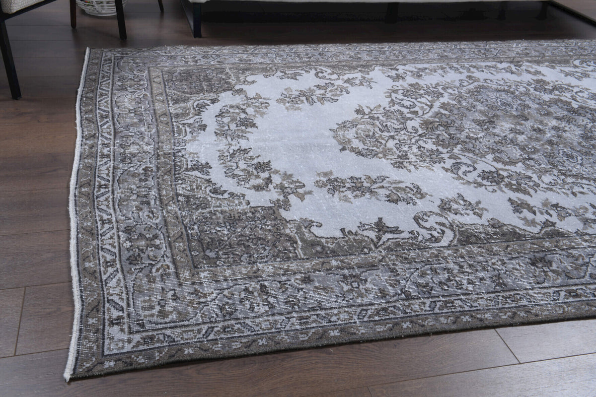 Turkish Vintage Oriental Area Anatolian Rug