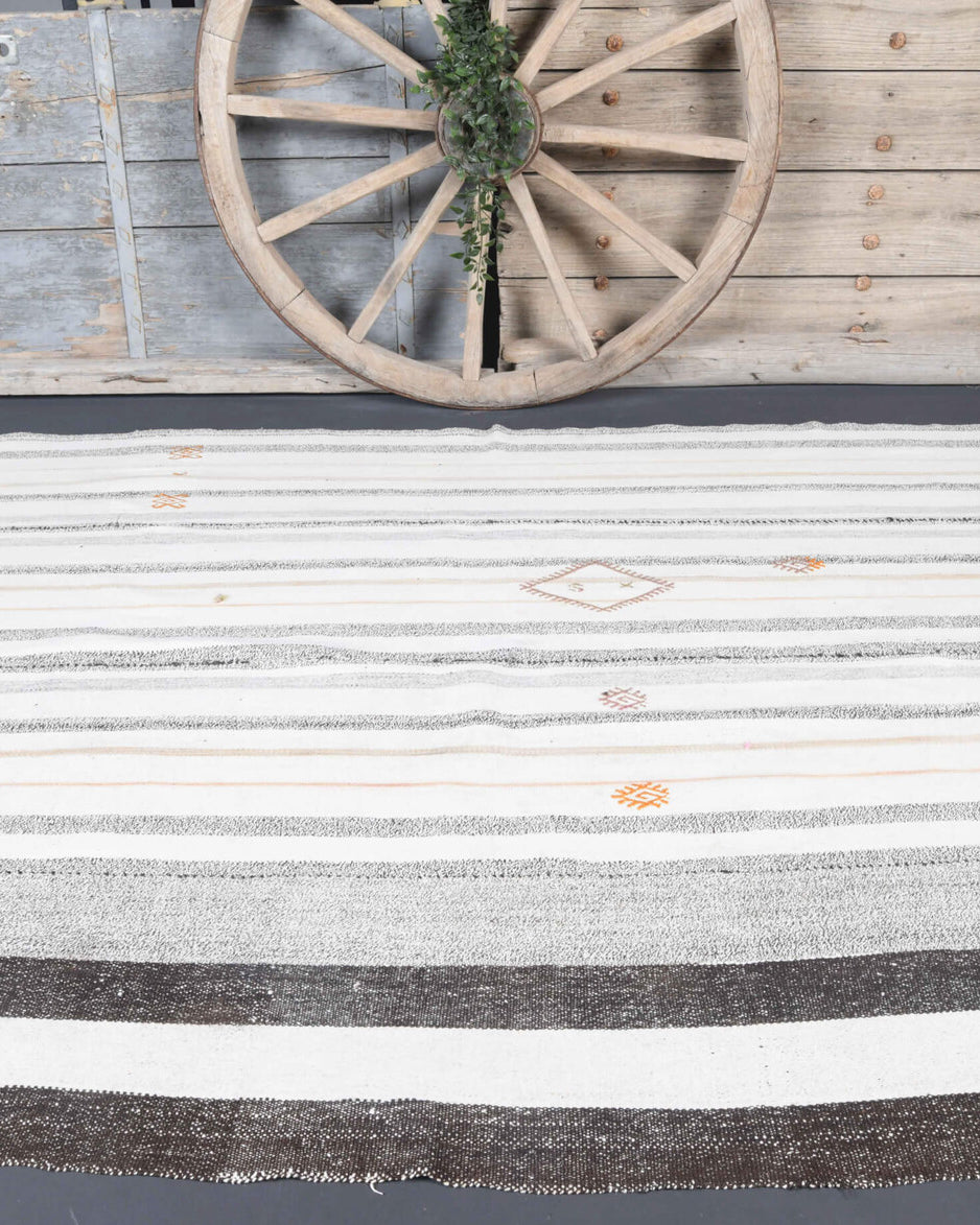 One-of-a-kind 1960s Anatolian vintage kilim rug in wool, 5'9" x 8'3"