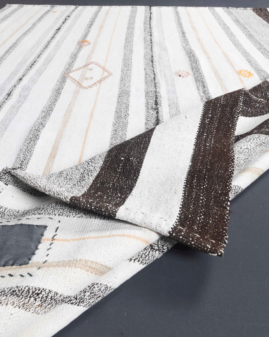 Seringonca – vintage striped kilim for living room or bedroom, 5'9" x 8'3" (176x251 cm)