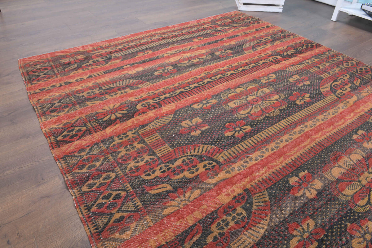 Semasel kilim: 1960s handwoven flatweave Anatolian kilim with floral motifs