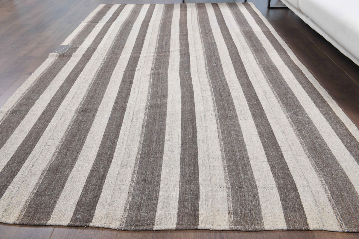 One-of-a-kind 1960s Anatolian vintage kilim rug in wool, 5'5" x 9'2"