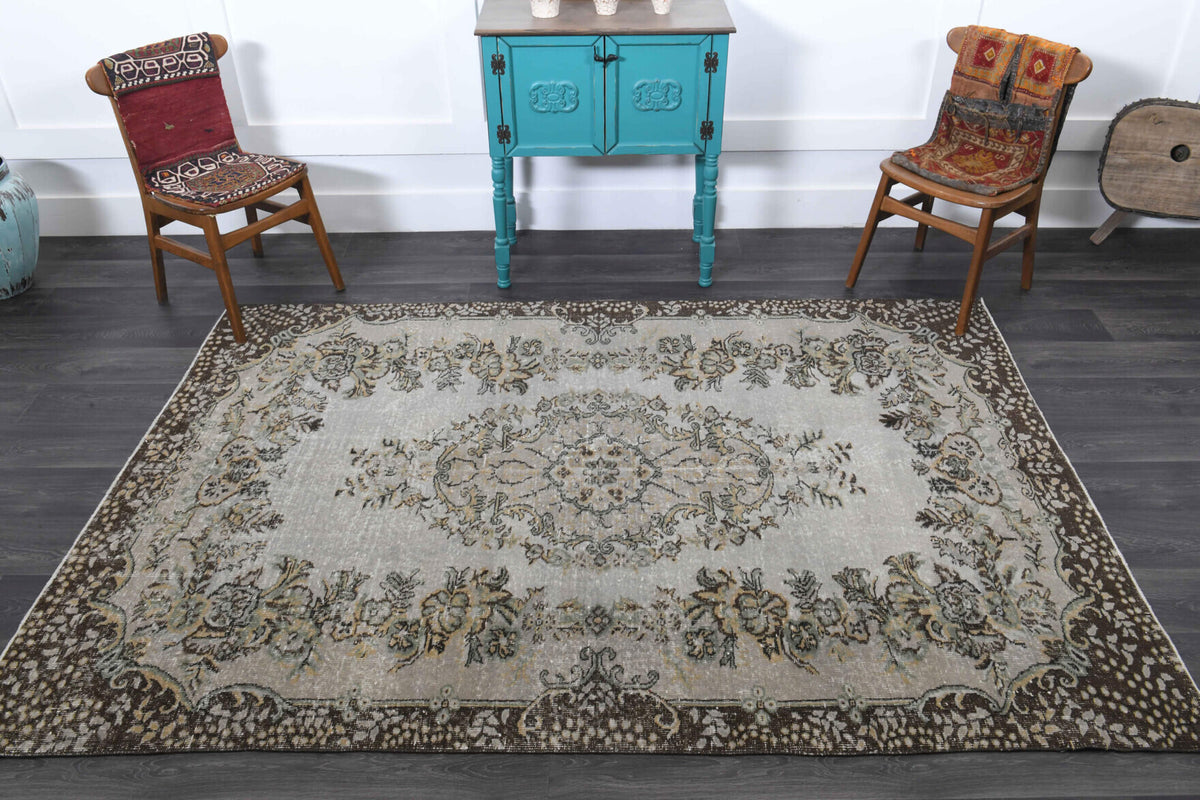 Ebrusema rug: 1980s handmade Anatolian rug with oriental motifs and cotton backing