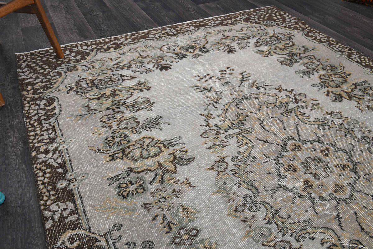 Handmade wool rug from Anatolia, Turkey – 1980's Turkish Southwestern Area Rug 5'10" x 8'6"