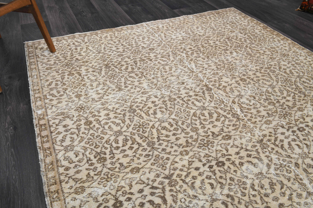 Handmade wool rug from Anatolia, Turkey – Vintage Turkish Area Rug 5'8" x 8'11"