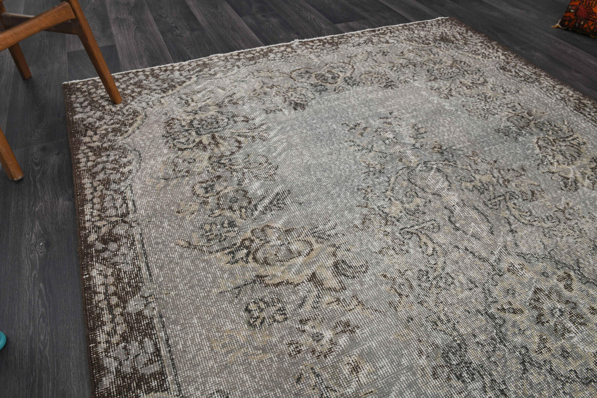 Handmade wool rug from Anatolia, Turkey – Mid 20th Century Area Anatolian Wool Rug 6' x 9'8"