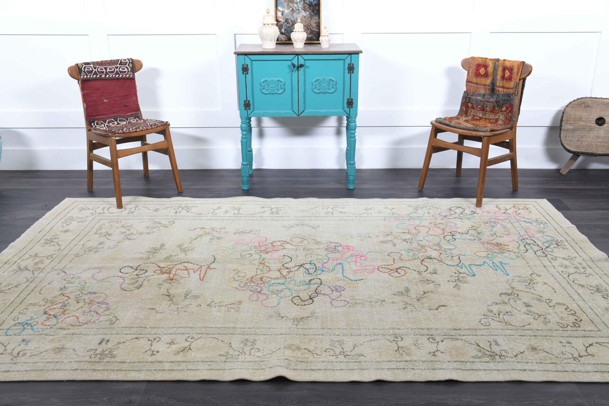 Nilufergul rug: 1970s handmade Anatolian rug with floral motifs and cotton backing