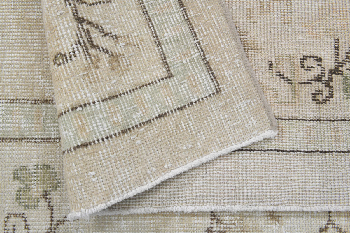 Hand-crafted Anatolian vintage rug Nilufergul in wool, 1970s