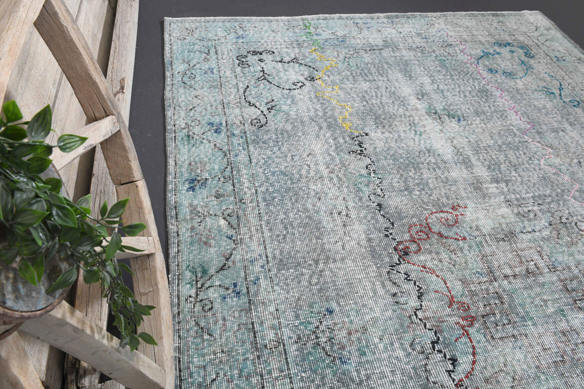 Pervalale – vintage oriental rug for living room or bedroom, 5'9" x 9'4" (176x284 cm)