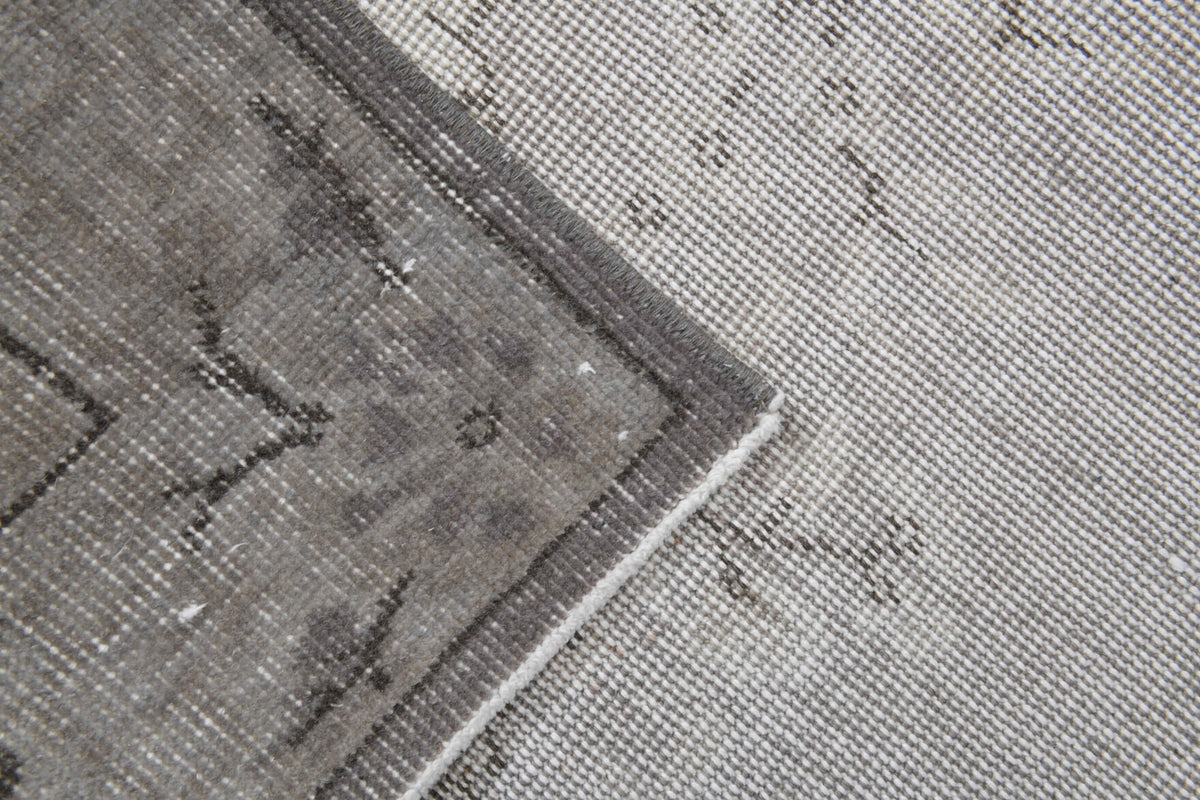 Hand-crafted Anatolian vintage rug Perigun in wool, 1970s